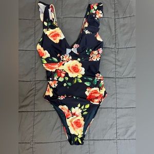 One piece, ruched, back lace-up swimsuit 🩱